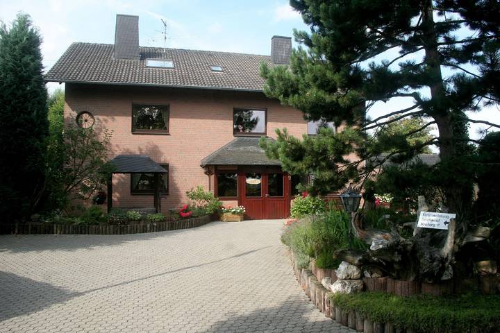 Ferienwohnung für 3 Personen, mit Terrasse und Garten sowie Ausblick in Schleiden