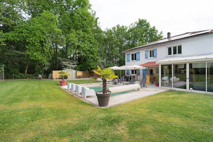 Villa Berthelots con piscina privata nel sud della Charente in Saint-Amant-de-Montmoreau, Charente