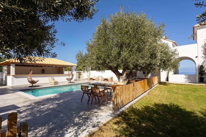 Chambre d’hôte pour 2 personnes, avec piscine et jardin, adapté aux familles dans Région du Péloponnèse