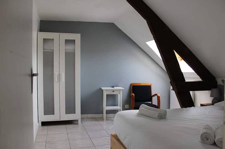 Gîte pour 8 personnes, avec piscine et jardin, animaux acceptés