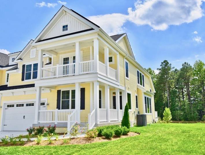 Vacation rental for 14 people, with balcony and pool as well as hot tub in Lewes