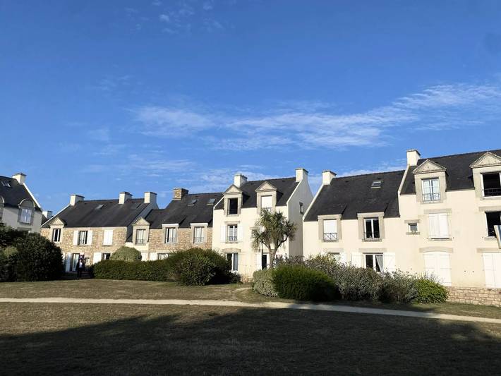 Gîte pour 5 personnes, avec piscine ainsi que vue et terrasse dans Kerjouanno - 4