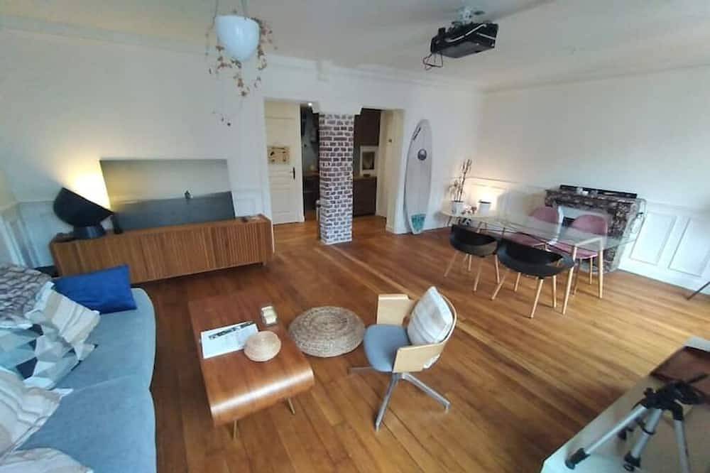 Entire apartment, Large 2P. Beautiful/sunny. 50m from metro/market/town hall. in Clichy, Hauts-de-Seine
