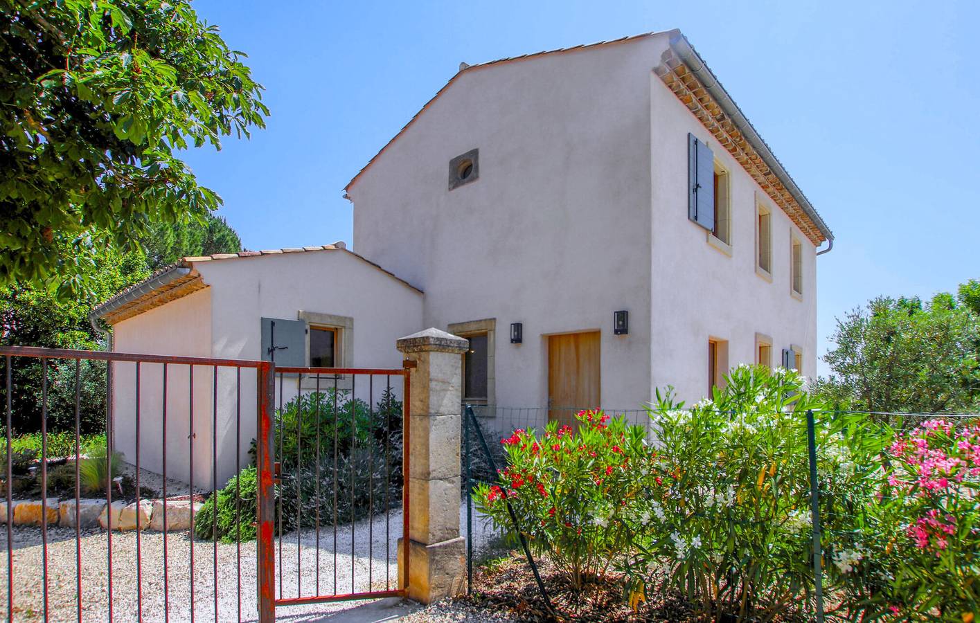 Charming 2-BR Apartment with Pool & Garden Near River and Restaurants in Grignan, Nyons region