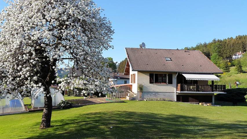 Chambre d’hôte pour 2 personnes, avec jardin et piscine à Granges-sur-Vologne