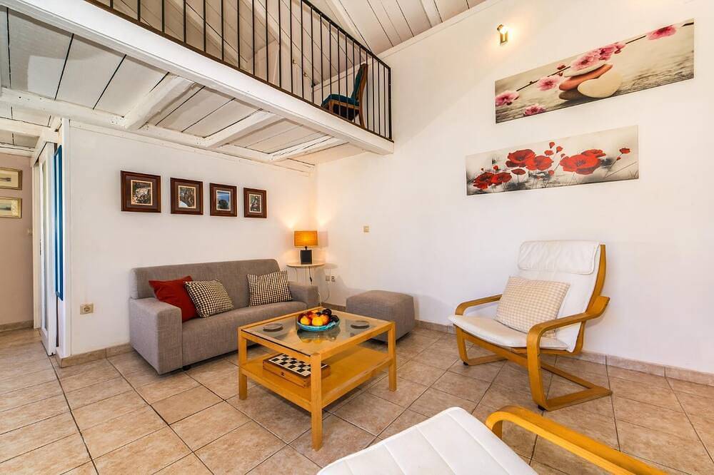 Romantic Cottage with Private Pool and Garden near Vathy and Dexa Beach in Vathy, Griechenland