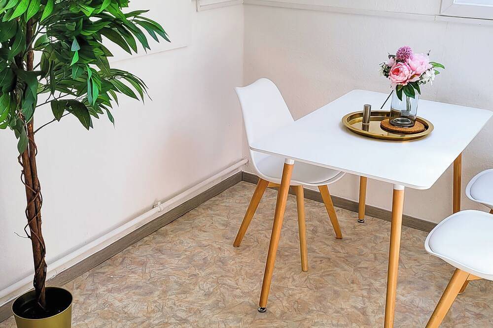 Ganze Wohnung, Dg \"L\" Helle 40m² 2-Zimmer Wohnung nähe Salzburg in Freilassing, Rupertiwinkel