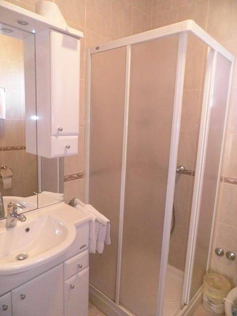 Ganze Ferienwohnung, Studio Appartment direkt am Strandt in Bibinje, Zadar
