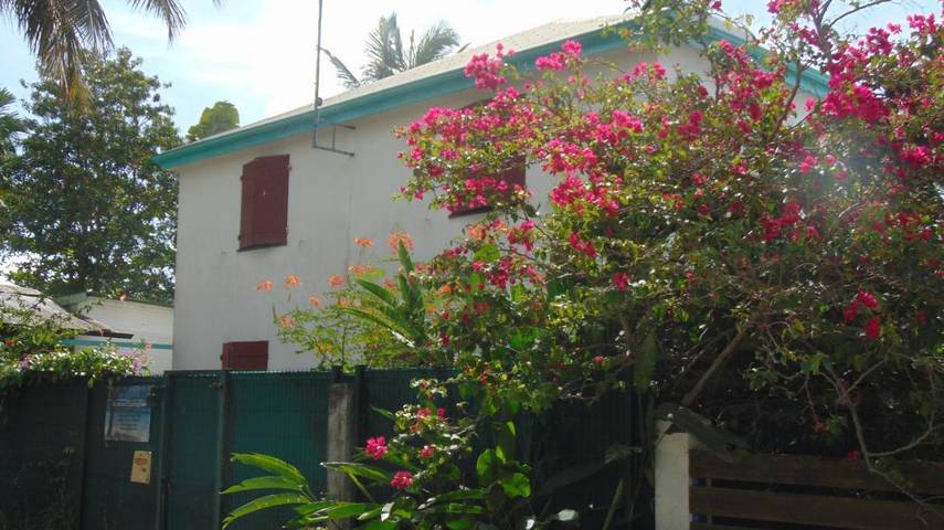 Gîte pour 2 personnes, avec jardin ainsi que vue et terrasse, animaux acceptés dans Plage de la Caravelle - 3