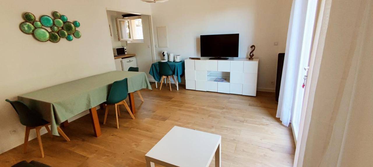 Appartement entier, Appartement spacieux 2 étoiles dans maison individuelle près du lac et du village, avec belle vue in Montauroux, Côte méditerranéenne (France)