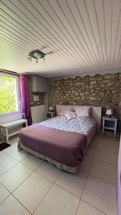 Chambre d’hôte pour 2 personnes, avec Terrasse et Jardin ainsi que Piscine et Vue à Grospierres - 3