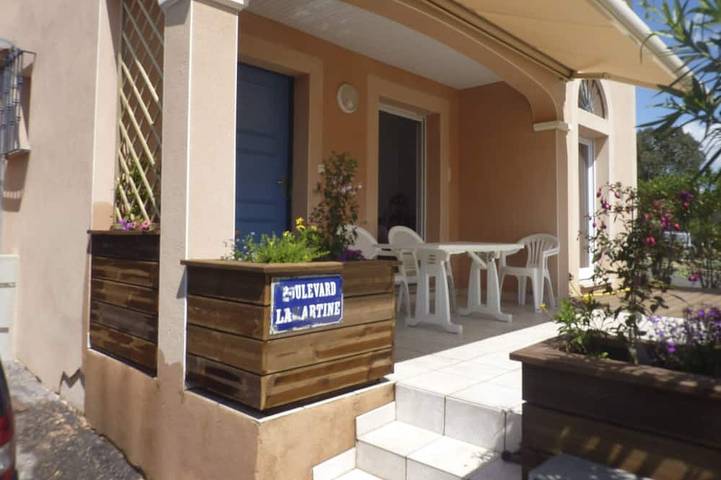 Location de vacances pour 6 personnes, avec Terrasse ainsi que Jardin et Piscine dans Golf de Saint-Thomas