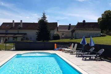 Gîte pour 8 personnes, avec terrasse et jardin, animaux acceptés à Fossemagne