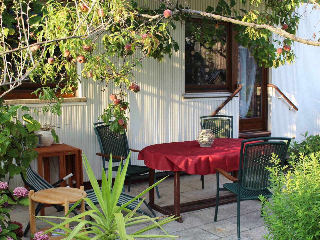 Ganze Wohnung, Ferienwohnung 'Bienenherz' mit Privatterrasse, Gemeinschaftsgarten und Wi-Fi in Engelsbrand, Nordschwarzwald