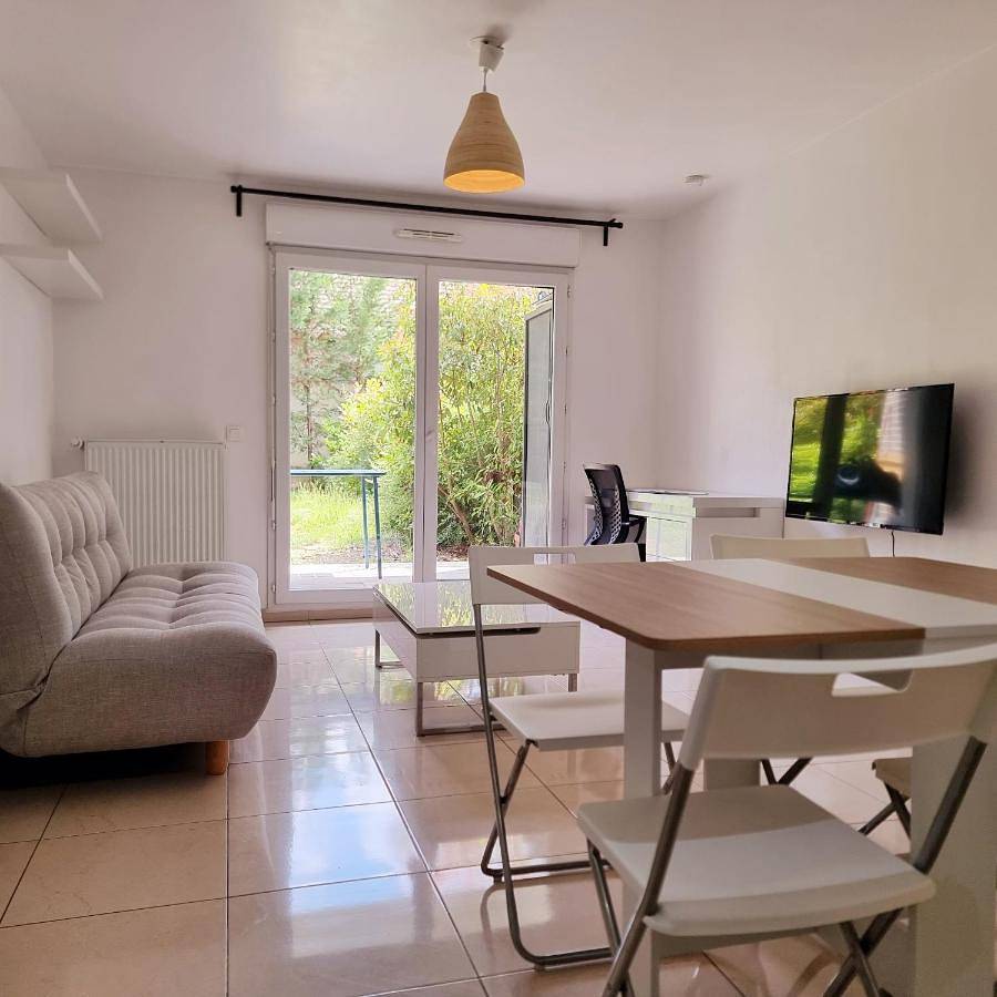 Appartement entier, One-Bedroom Apartment in Noisy-le-Grand, Seine-Saint-Denis