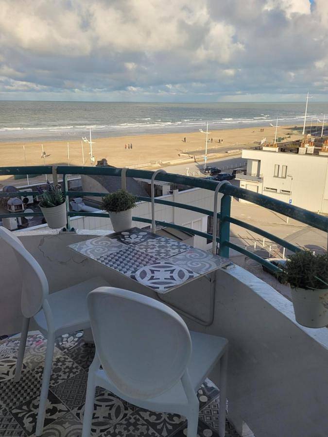 Appartement entier, Studio Vue mer au cœur de malo les bains pieds dans l eau in Plage de Malo-les-Bains, Dunkerque