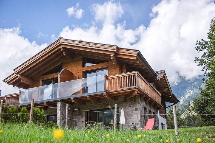 Chalet für 12 Personen, mit Sauna und Balkon sowie Garten in Leogang