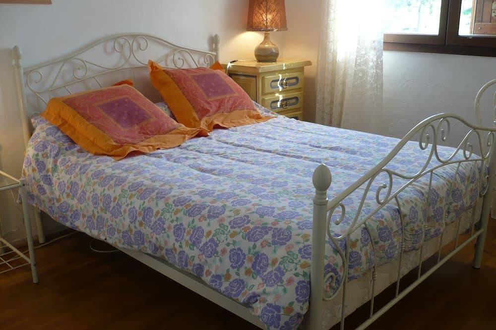 Villa climatisée avec piscine privée et jardin, à 5 km de la mer in Saint-Laurent-du-Var, Région de Cannes