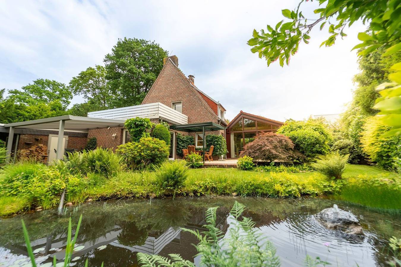 Aurich holiday home: garden, sunroom, fireplace in Aurich, Landkreis Aurich
