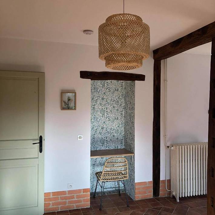 Gîte pour 2 personnes, avec jardin ainsi que terrasse et vue à Allemant - 2