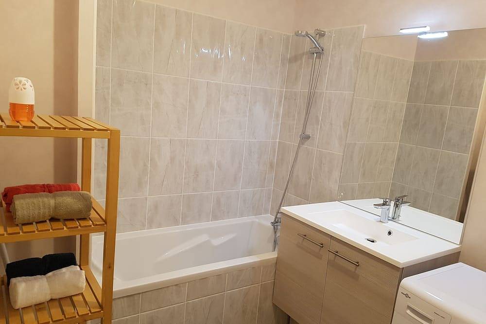 Entire apartment, Large new apartment near Strasbourg center and European Parliament with Parking in Hoenheim, Strasbourg region
