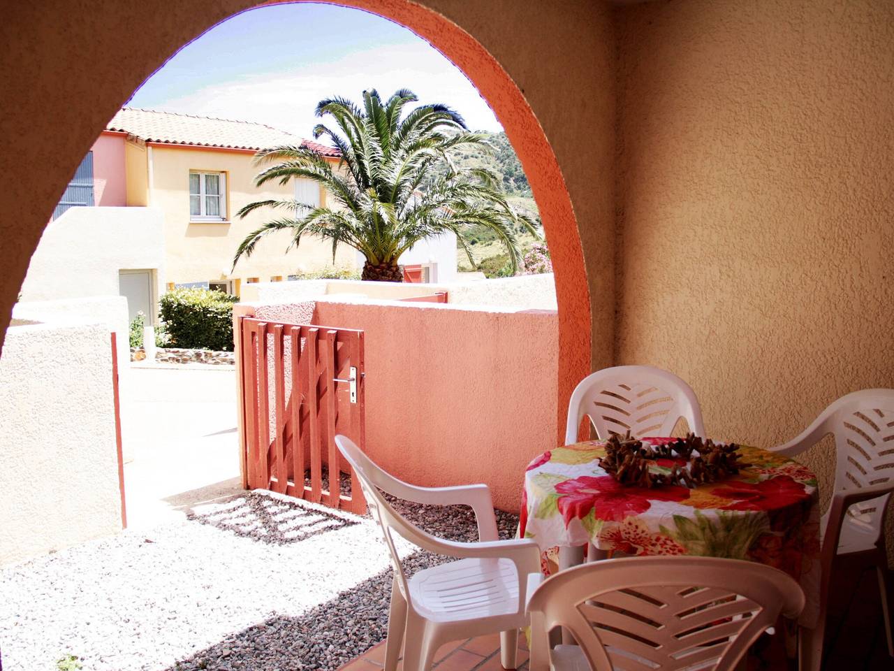 Ganze Wohnung, Wohnung in Frankreich mit Balkon & Gartenblick in La Côte Vermeille, Cerbère