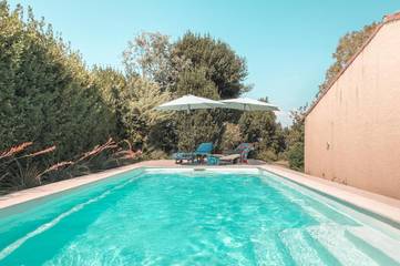 Gîte pour 3 personnes, avec piscine ainsi que jardin et vue à Calvisson