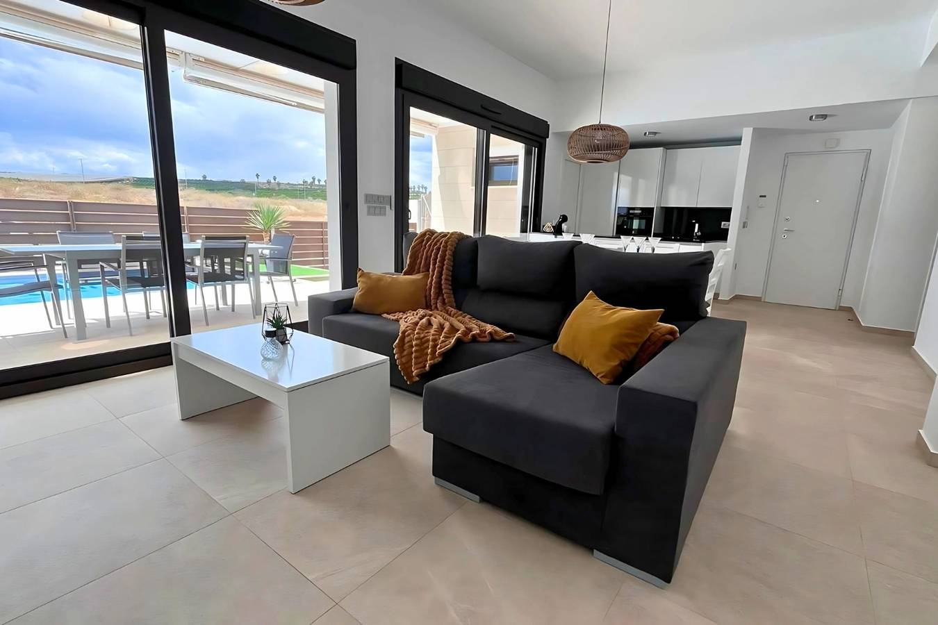 Villa moderne avec piscine privée au Golf Vistabella in Laguna Green, Orihuela