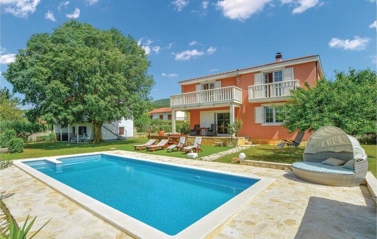 Gemütliche 2-Zimmer-Wohnung mit Pool, Terrasse und WLAN in der Nähe des Zentrums von Sušci in Dalmatinisches Zagora