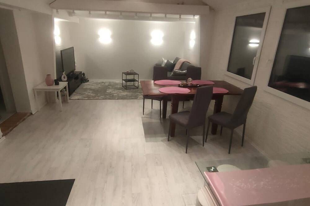 Gemütliche Ferienwohnung mit Großer Terrasse und Eigenem Garten in Jesewitz, Nordsachsen