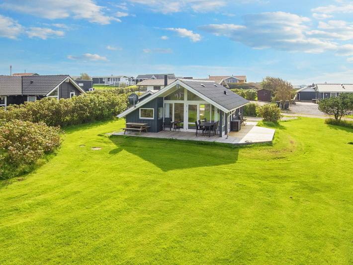 Ferieudlejning for 4 personer, med Terrasse i Limfjorden