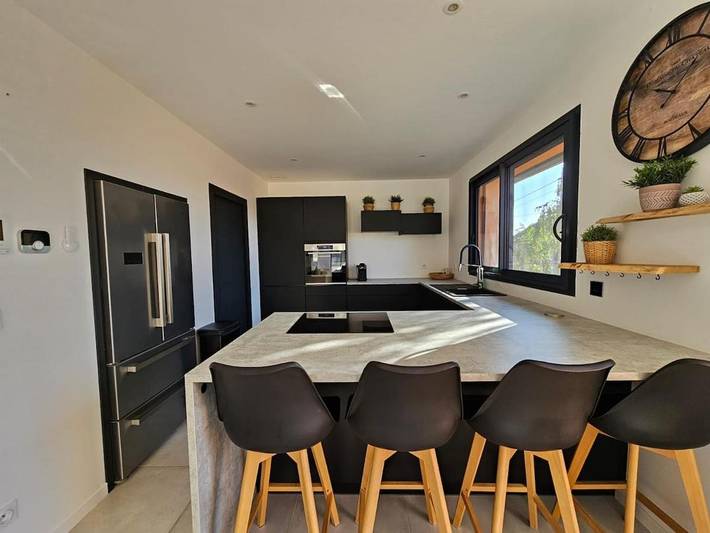 Location de vacances pour 8 personnes, avec jardin à Irigny - 2