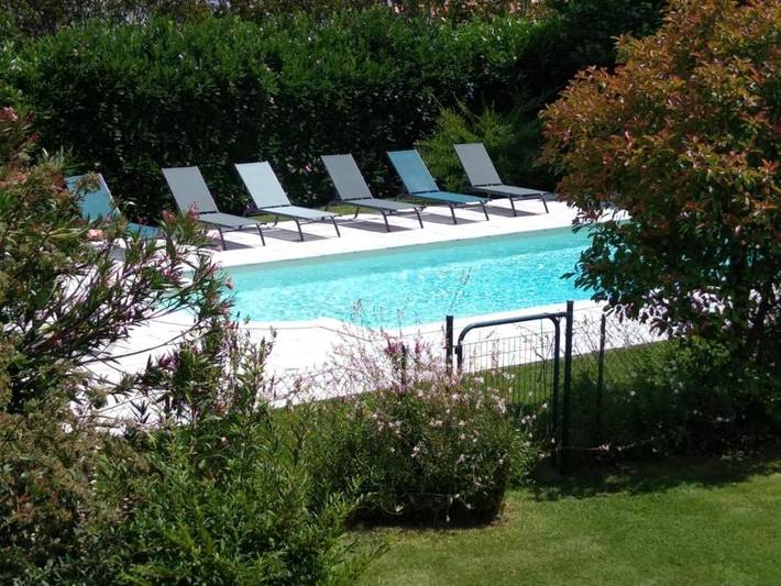 Location de vacances pour 10 personnes, avec Terrasse ainsi que Jardin et Piscine à Josse