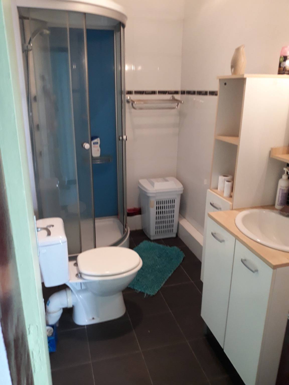 Entire apartment, Charming apartment in Saint-Denis, 46 m², parking included. in Saint-Denis, La Réunion