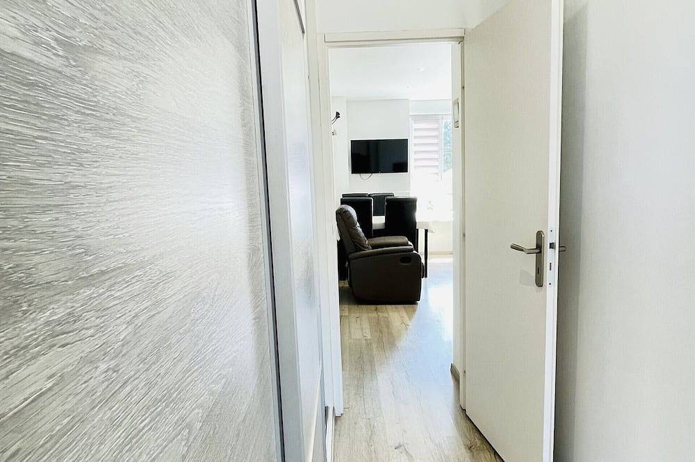 Apartamento entero, Romy Schneider: Encantador piso de un dormitorio en el corazón de la ciudad (aparcamiento y balcón) in Vittel, Neufchâteau