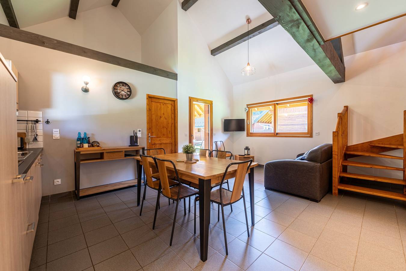 Chalet 'Arclosan - Val De Tamié' avec vue sur la montagne, terrasse privée et Wi-Fi in Seythenex, Parc naturel régional du Massif des Bauges