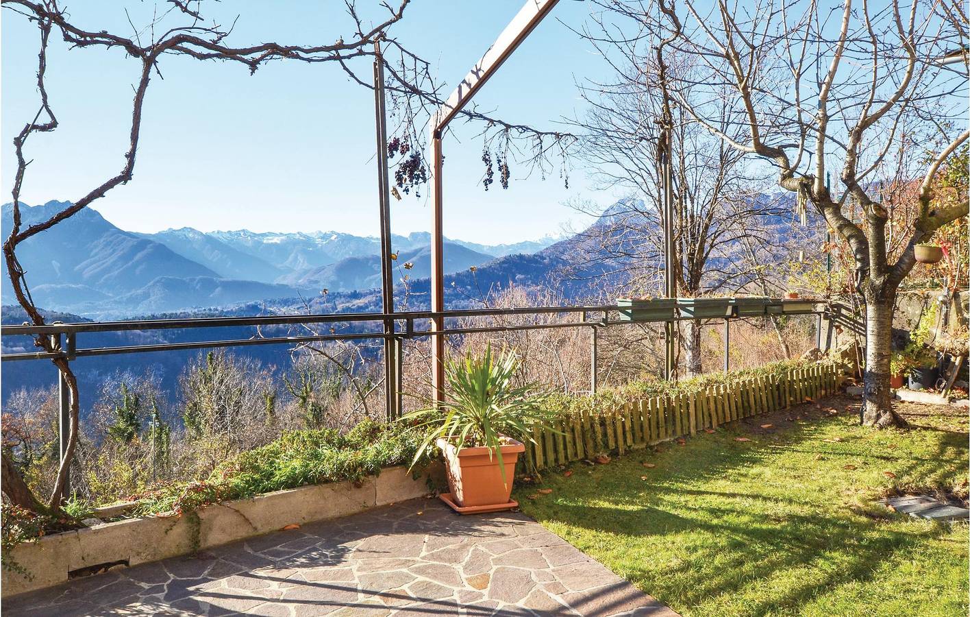 Accogliente appartamento con terrazza e aria condizionata in Lauco, Prealpi Carniche