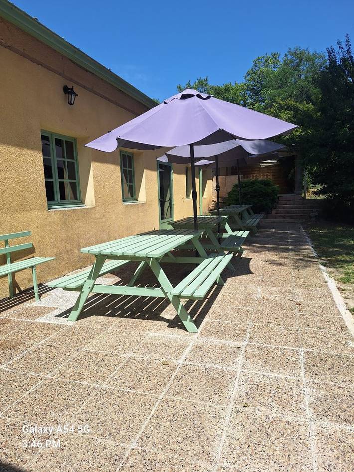 Gîte pour 37 personnes, avec vue sur le lac ainsi que jardin et terrasse à Creysse - 4