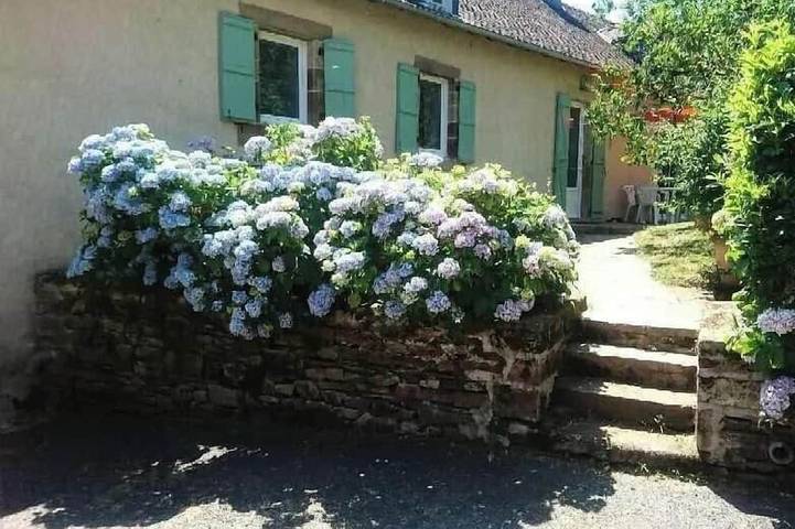 Location de vacances pour 6 personnes, avec Terrasse à Albignac