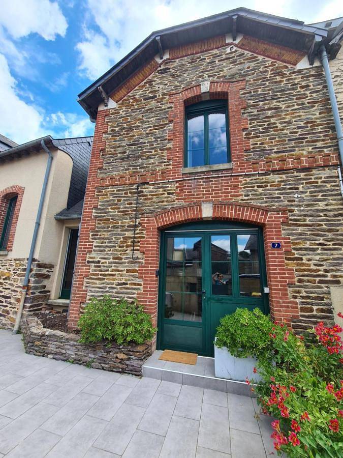Location de vacances pour 12 personnes, avec Terrasse à Saint-Erblon