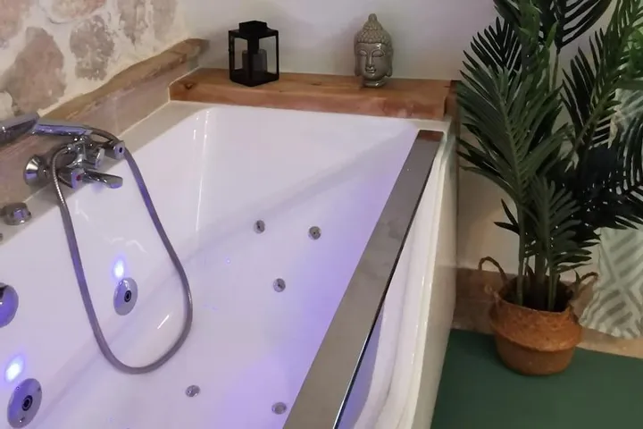Casa de vacaciones para 4 personas, con jardín y jacuzzi - 1