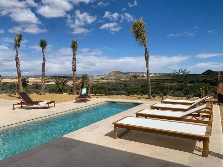 Chalet para 8 personas, con piscina y jardín además de terraza y vistas en Mojácar