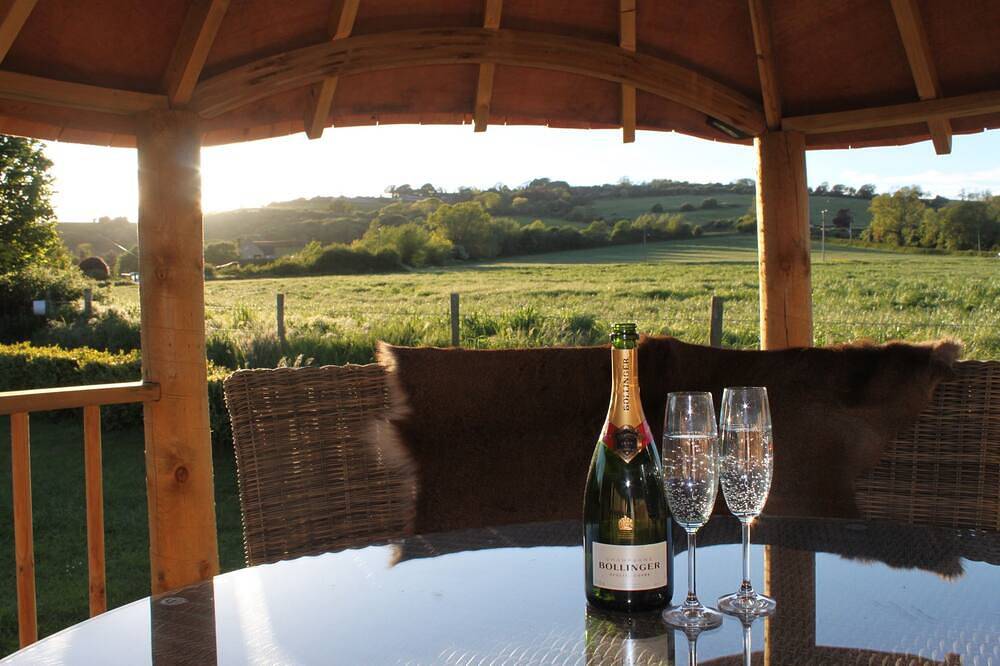Entire apartment, The Vine - A  Luxurious Cotswold Escape for Two. in Winchcombe, Gloucestershire