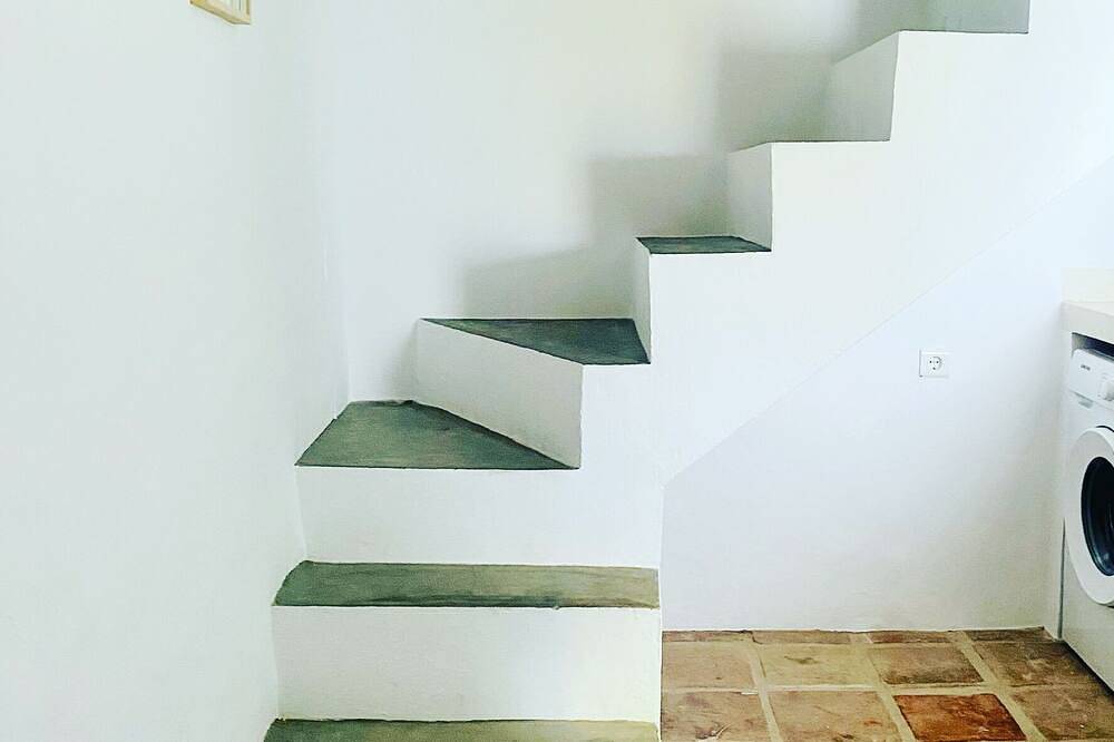 Enchanting 1 Bed with A/C, Sunny Terrace and Views in Cómpeta, Málaga Province