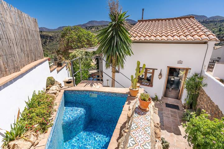 Casa de campo 'Casa Escondida' Pet-Friendly com Vista para a Montanha, Piscina & Wi-Fi in Albuñuelas, Granada Província