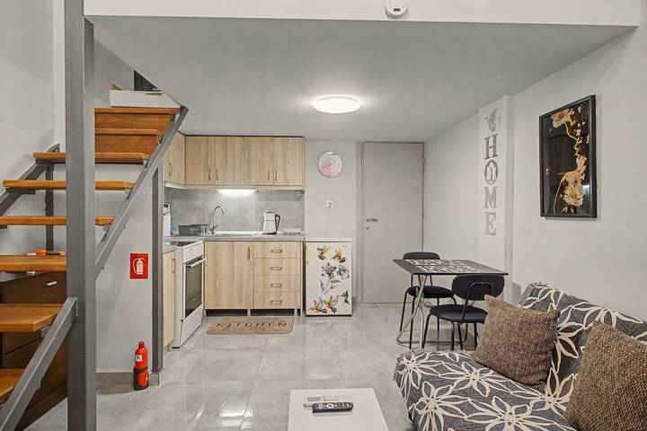 Ganze Wohnung, Zentrales Loft-Apartment am Metro, mit Wlan & eigenem Eingang in Analipsi (Thessaloniki), Thessaloniki und Umgebung