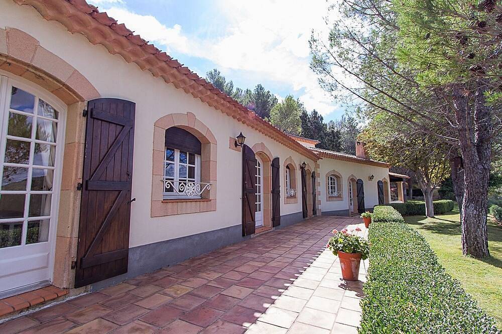Villa con piscina privada y vistas impresionantes. in Cessenon-sur-Orb, Region de Béziers