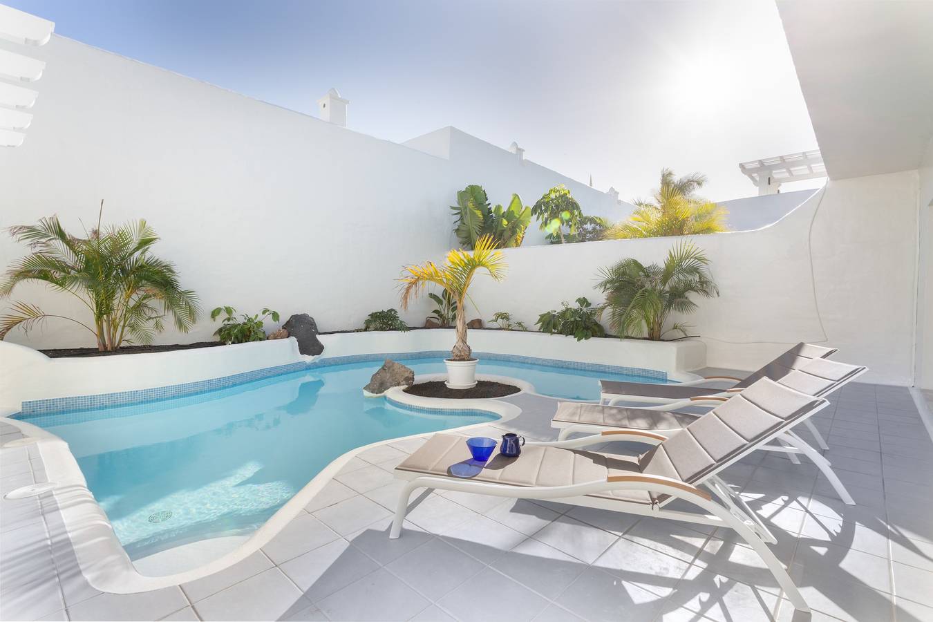Villa vacacional 'Ole Bahiazul - Piscina privada' con vistas al mar, Wi-Fi y aire acondicionado in Geafond, La Oliva