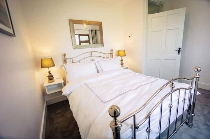 Historic Renovated Cottage: Wild Atlantic Way in County Kerry