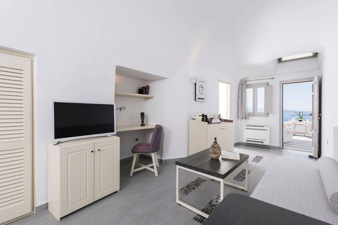 Gorgeous Santorini Villa | Villa Devon | 1 Bedroom | Breathtaking Caldera and Sea Views | Private Hot Tub | Oia in Oia, Santorini